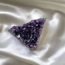 Load image into Gallery viewer, amethyst geodes
